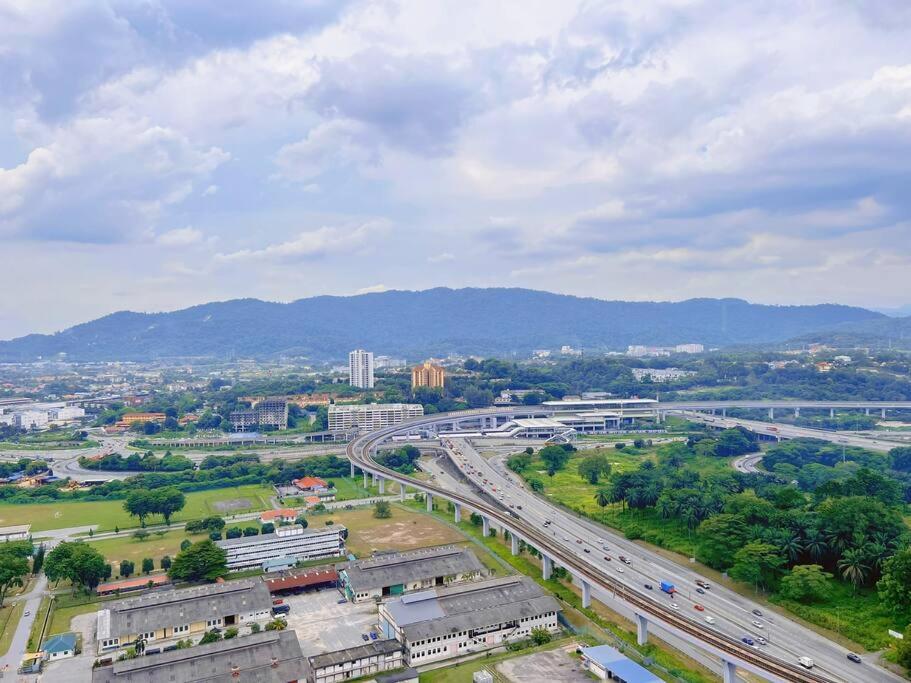 7 Pax Family Connecting Room D'Sara, Direct Link Mrt Kampung Selamat, Near Sungai Buloh & Thomson Hospital Shah Alam Extérieur photo